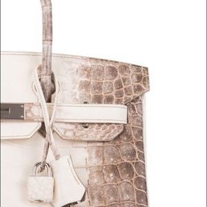 Meet your Posher, Avery